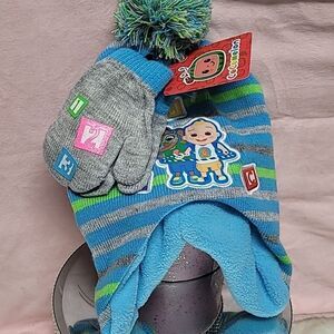 Coco melon BLUEhat and mittens NWT 1571